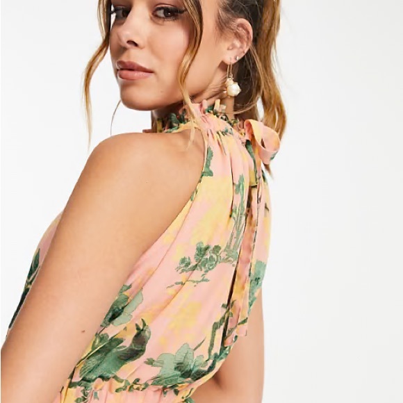 ASOS DESIGN maternity chiffon gathered waist halter jumpsuit in floral print - Picture 3 of 4